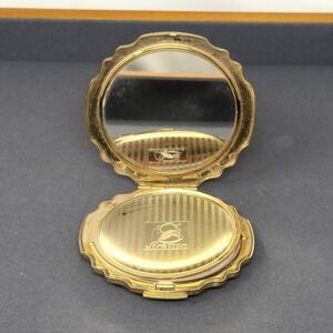 Vintage Stratton Gold Tone Make Up/Powder Compact Mirror Snap Closure Elegant